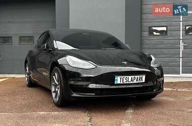 Седан Tesla Model 3 2021 в 