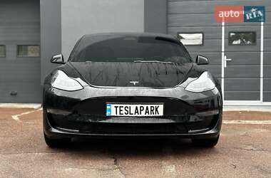 Седан Tesla Model 3 2021 в 