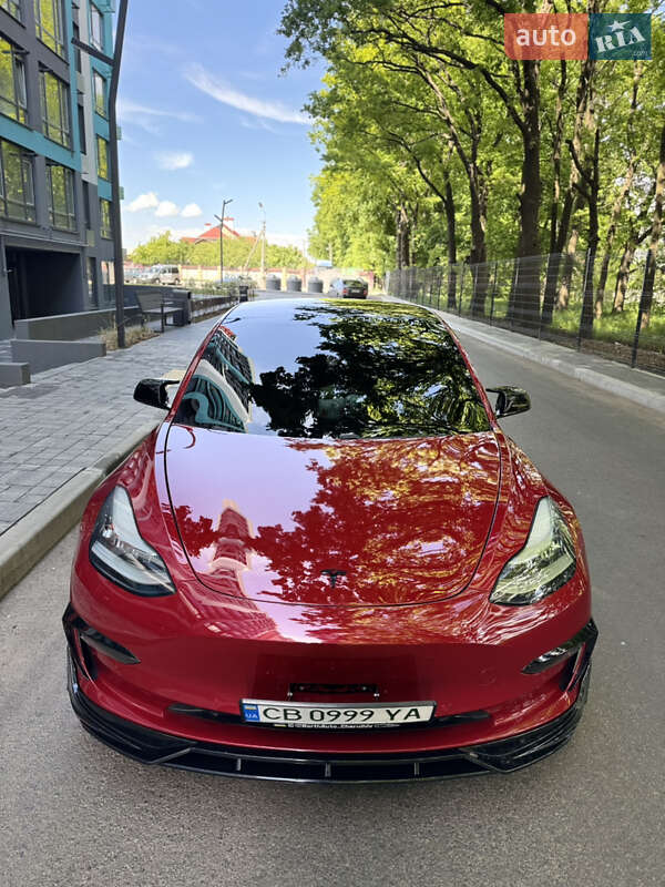 Седан Tesla Model 3 2018 в Чернигове