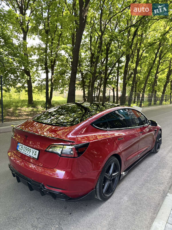 Седан Tesla Model 3 2018 в Чернигове