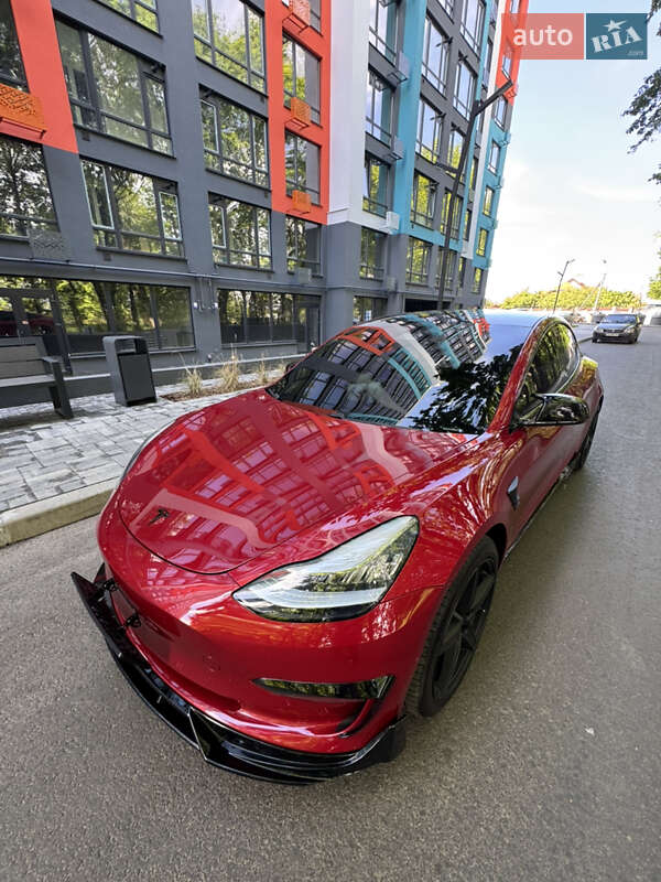 Седан Tesla Model 3 2018 в Чернигове