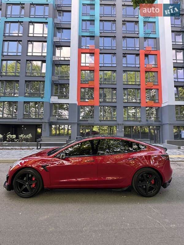 Седан Tesla Model 3 2018 в Чернигове