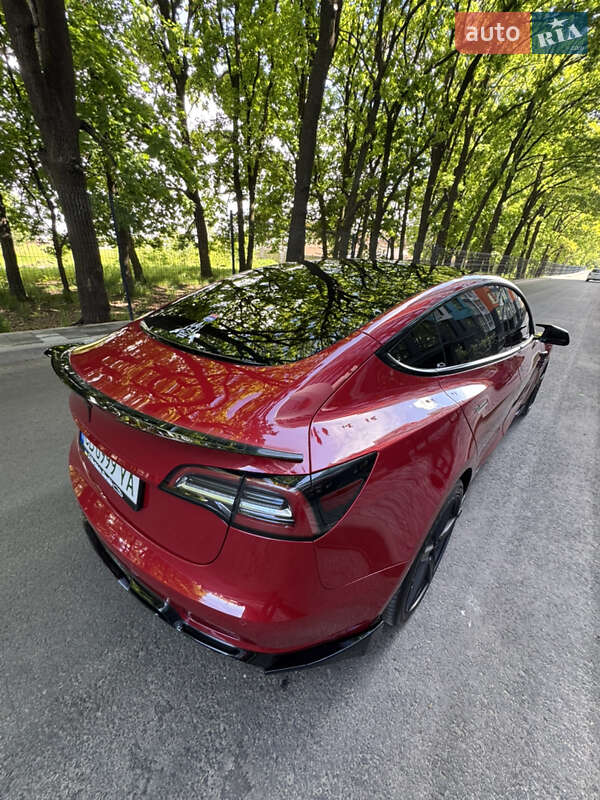 Седан Tesla Model 3 2018 в Чернигове