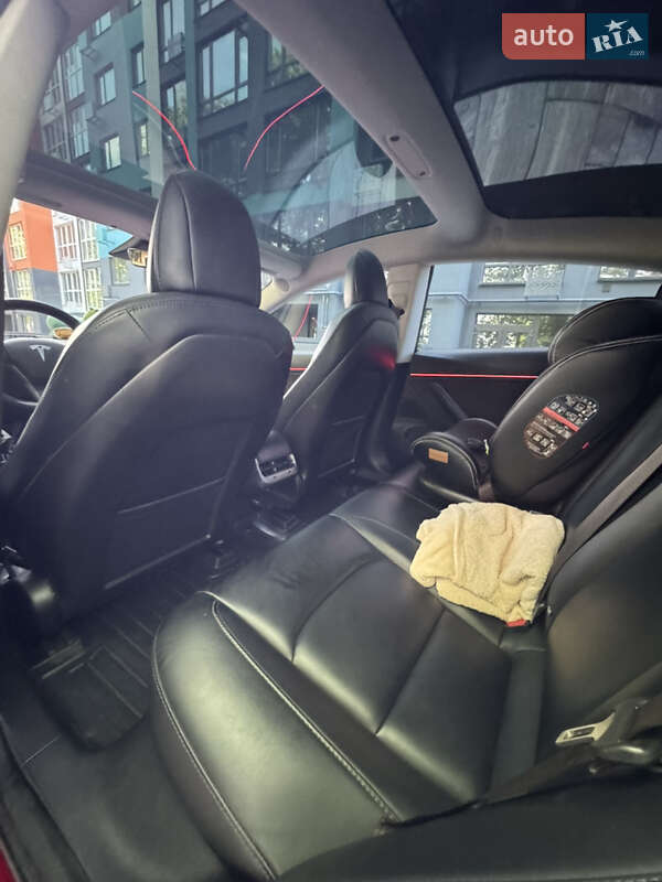 Седан Tesla Model 3 2018 в Чернигове