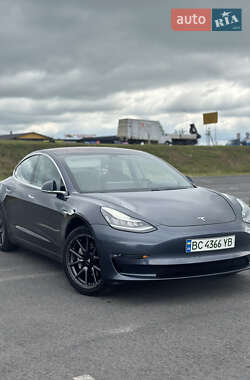 Седан Tesla Model 3 2018 в Львове