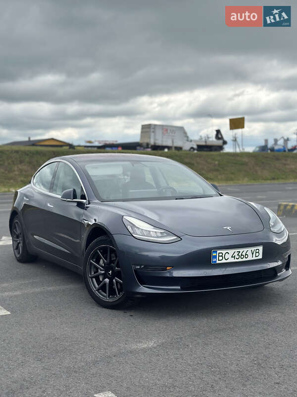 Седан Tesla Model 3 2018 в Львове