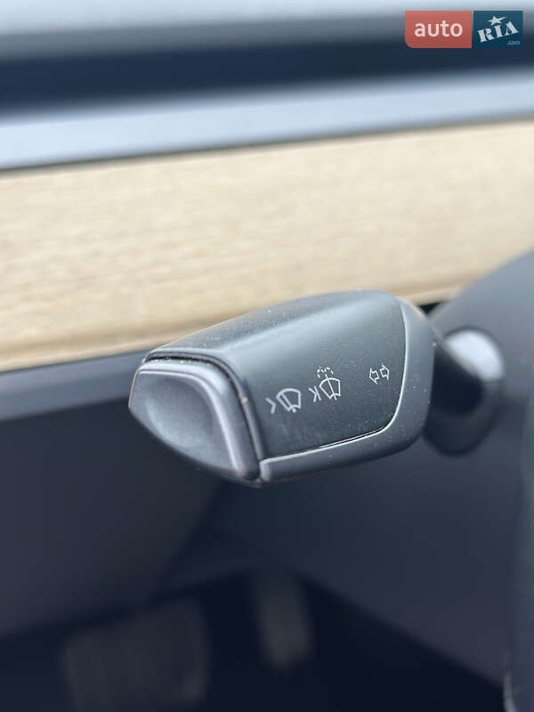 Седан Tesla Model 3 2018 в Львове