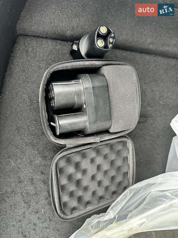 Седан Tesla Model 3 2018 в Львове