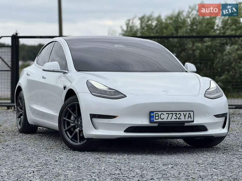 Седан Tesla Model 3 2020 в Дрогобыче