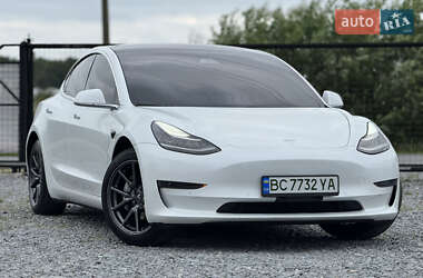 Седан Tesla Model 3 2020 в 