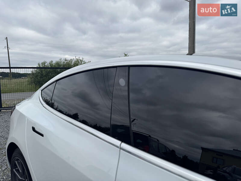 Седан Tesla Model 3 2020 в Дрогобыче
