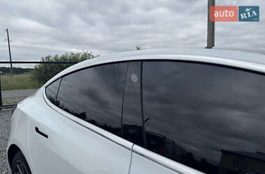 Седан Tesla Model 3 2020 в 