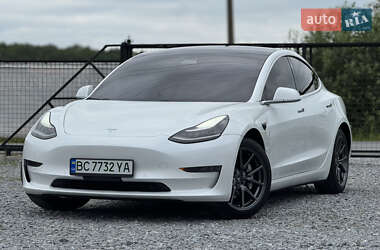 Седан Tesla Model 3 2020 в 