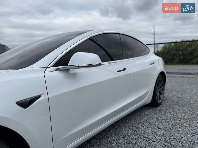 Седан Tesla Model 3 2020 в Дрогобыче