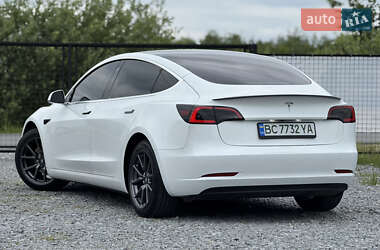 Седан Tesla Model 3 2020 в 