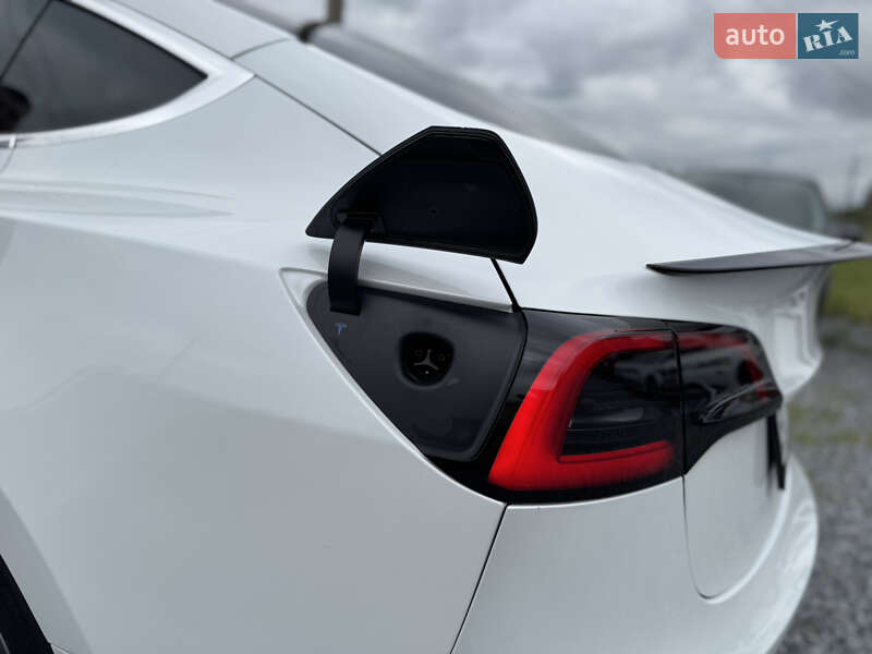 Седан Tesla Model 3 2020 в Дрогобыче