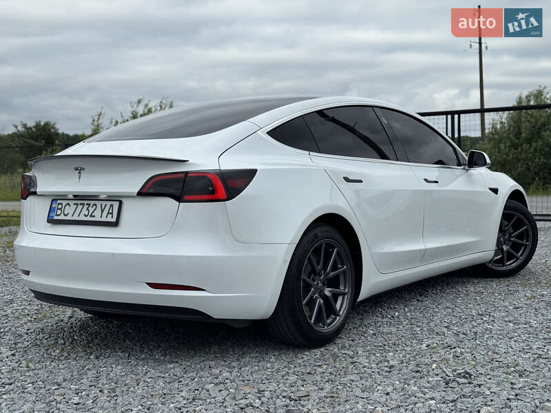 Седан Tesla Model 3 2020 в Дрогобыче