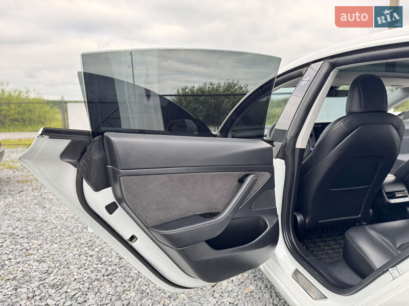 Седан Tesla Model 3 2020 в Дрогобыче