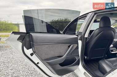 Седан Tesla Model 3 2020 в 