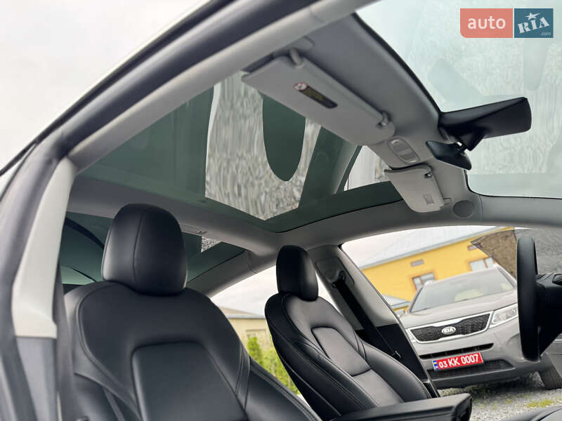 Седан Tesla Model 3 2020 в Дрогобыче