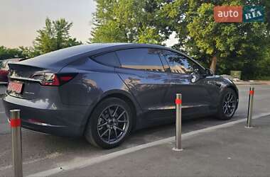 Седан Tesla Model 3 2023 в 