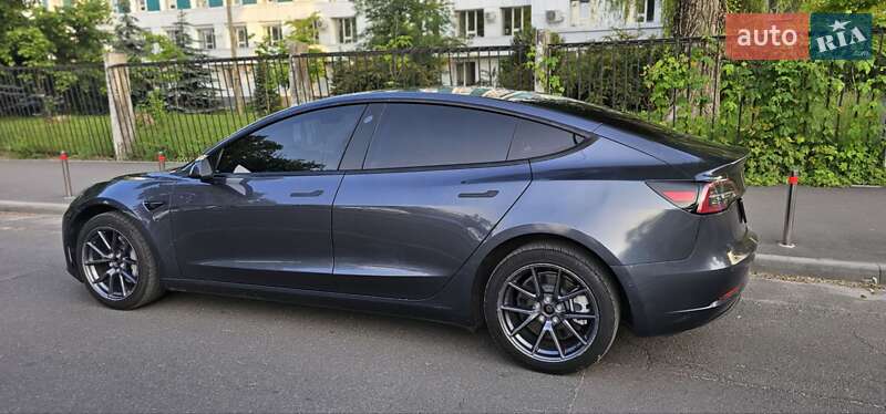 Седан Tesla Model 3 2023 в Києві