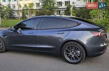 Седан Tesla Model 3 2023 в 