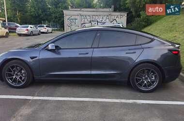 Седан Tesla Model 3 2023 в 