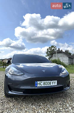 Седан Tesla Model 3 2022 в 