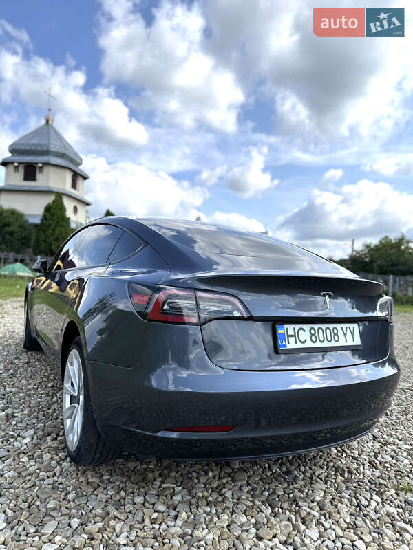 Седан Tesla Model 3 2022 в Трускавце