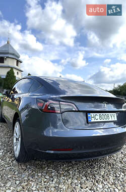 Седан Tesla Model 3 2022 в 