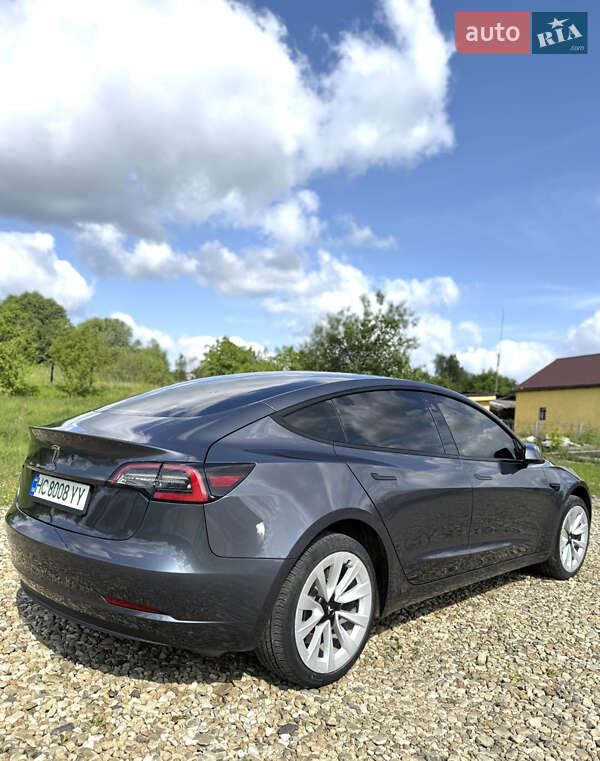 Седан Tesla Model 3 2022 в Трускавце