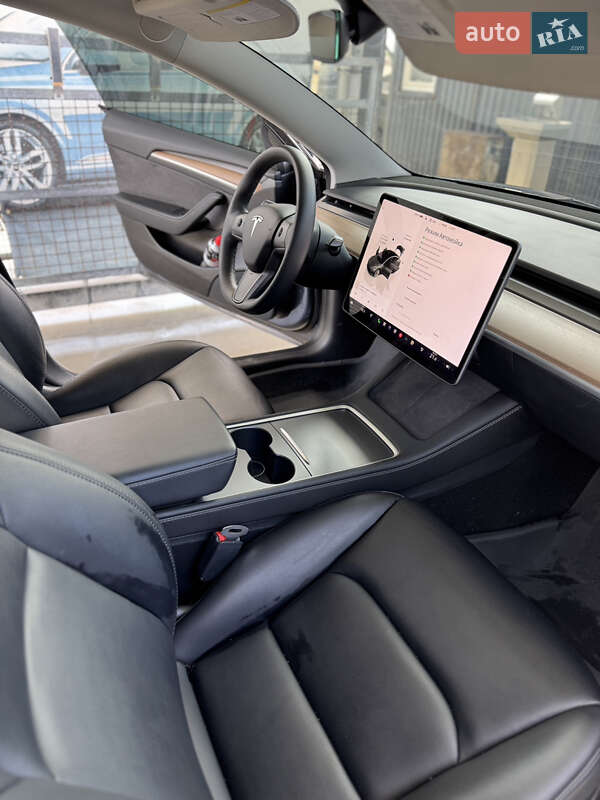 Седан Tesla Model 3 2022 в Трускавце