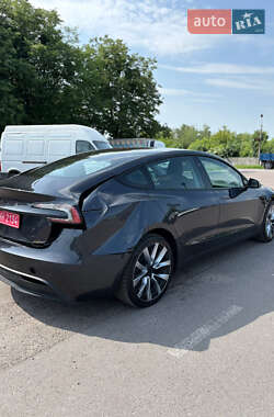 Седан Tesla Model 3 2024 в 