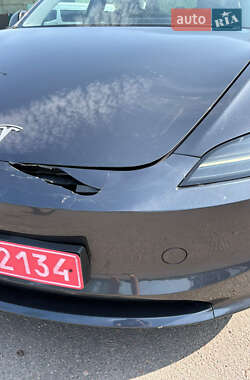 Седан Tesla Model 3 2024 в 