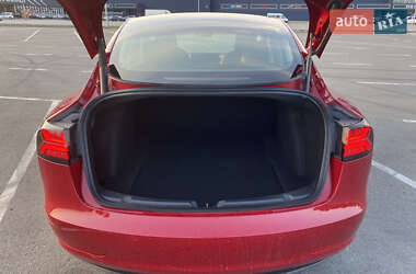 Седан Tesla Model 3 2020 в 