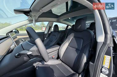 Седан Tesla Model 3 2023 в 