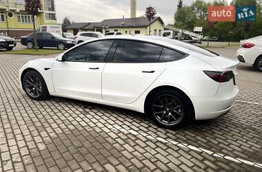 Седан Tesla Model 3 2023 в 