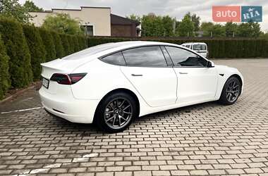 Седан Tesla Model 3 2023 в 