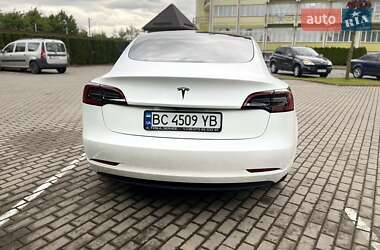 Седан Tesla Model 3 2023 в 