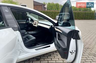 Седан Tesla Model 3 2023 в 