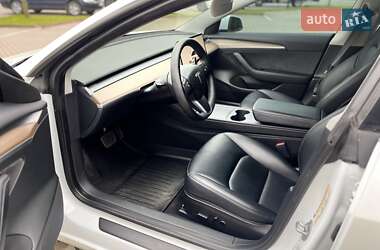 Седан Tesla Model 3 2023 в 