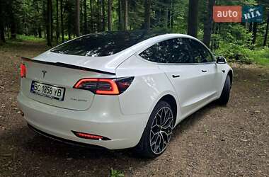 Седан Tesla Model 3 2020 в 