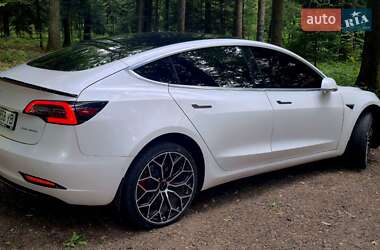 Седан Tesla Model 3 2020 в 