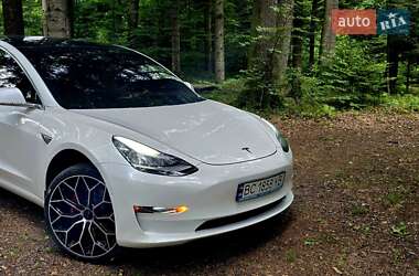 Седан Tesla Model 3 2020 в 