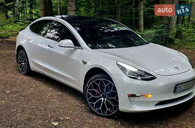 Седан Tesla Model 3 2020 в Стрию