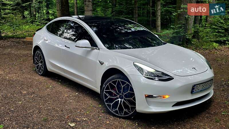 Tesla Model 3 2020