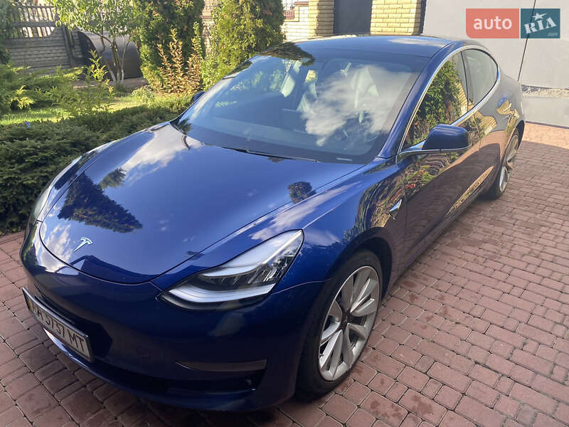 Седан Tesla Model 3 2019 в 