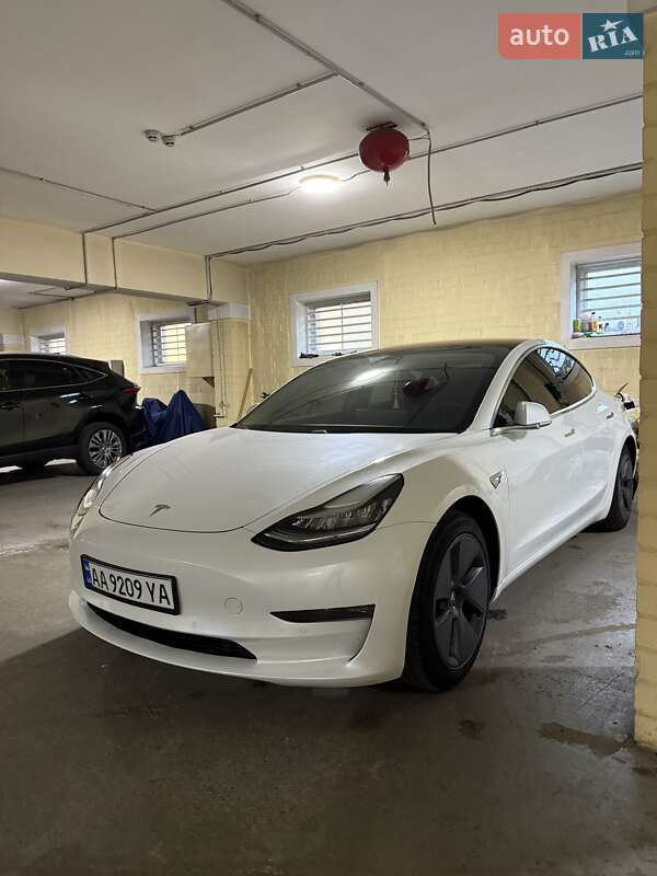Седан Tesla Model 3 2018 в Києві