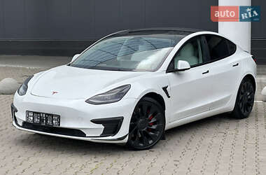 Седан Tesla Model 3 2022 в 